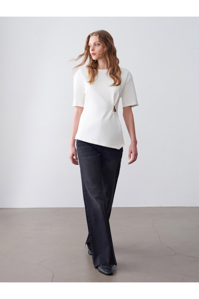 32445 Aksesuar Detaylı Basic T-Shirt-Ekru