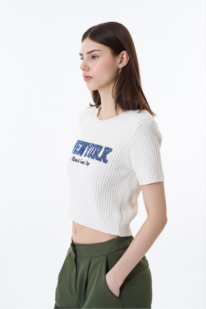 Quzu New York Baskılı Crop Triko Ekru görsel 4