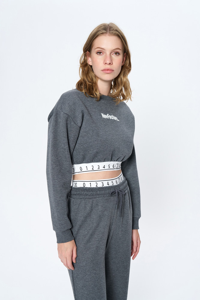 Quzu Beli Sayı Detaylı Crop Sweatshirt Antrasit görsel 4