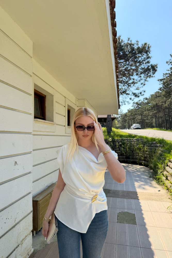 AKSESUAR DETAYLI BLUZ görsel 4
