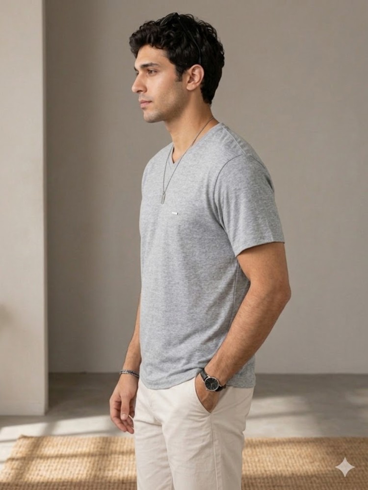Erkek Gri V Yaka Slim Fit T-Shirt görsel 2